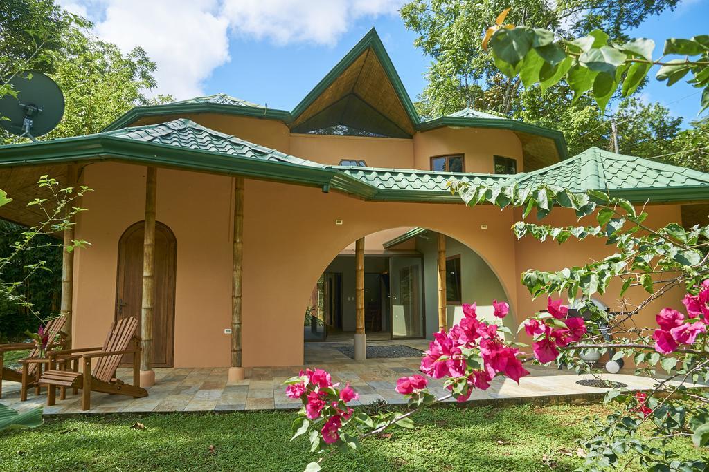 ウビタ Manoas Bed & Breakfast エクステリア 写真